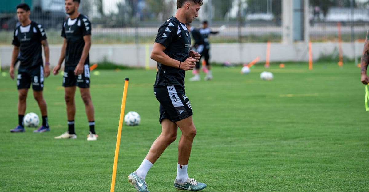 How to Build a Pre-Season Football Training Plan
