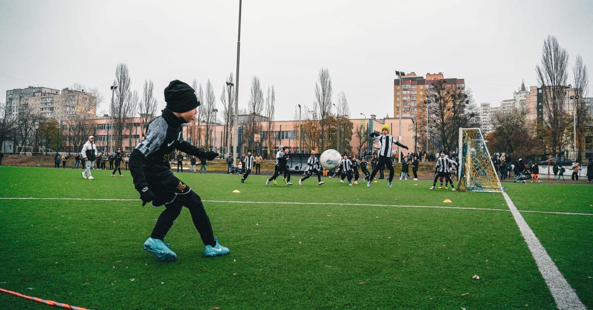 Football Drills for U10 and U14 Players: What Changes and Why